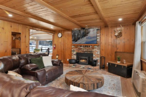 Brunos Cabin- Adorable Moonridge Cozy Log Cabin Chalet- Smart TVs- Laundry- Pets
